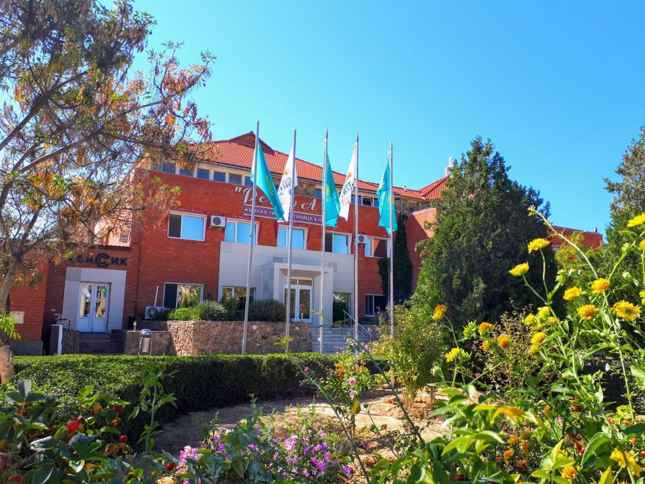 Rahat Hotel Aktau  Eksteriør billede